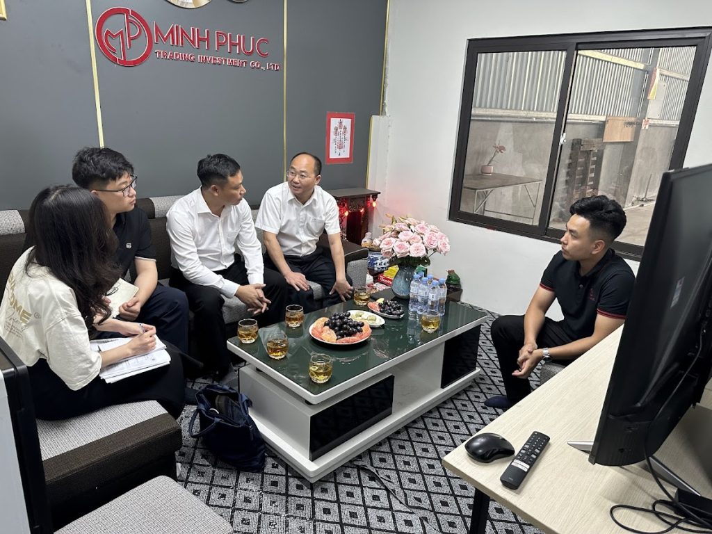cuộc gặp gỡ giữa nhà máy WULING và công ty xe điện Minh Phúc