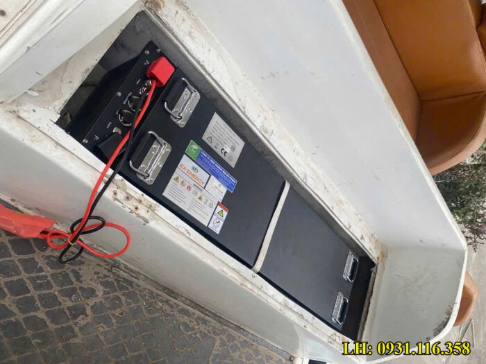 Pin lithium lắp đặt trên xe điện du lịch